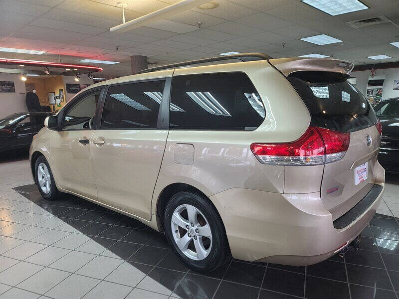2014 Toyota Sienna LE 7-Passenger Auto Access Seat