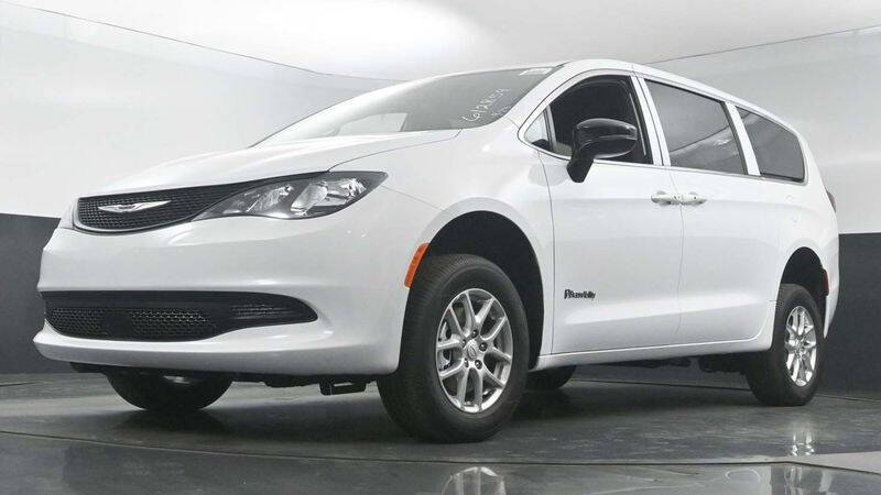 2025 Chrysler Voyager LX