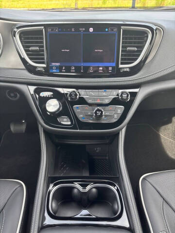 2027 Chrysler Pacifica Limited