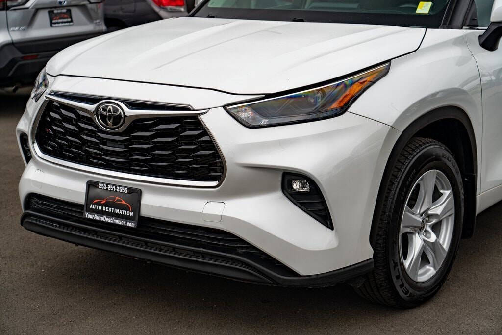 2022 Toyota Highlander for sale at Auto Destination in Puyallup, WA