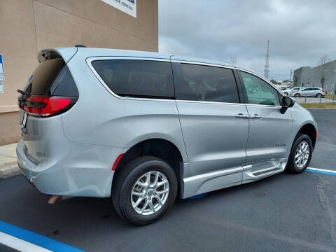 2023 Chrysler Pacifica Touring L