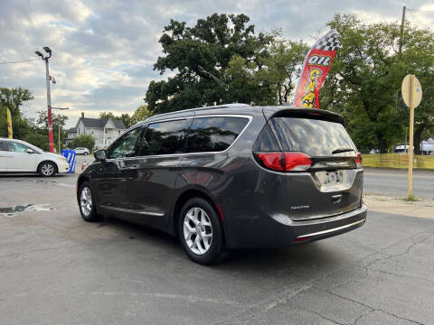 2017 Chrysler Pacifica Touring-L Plus
