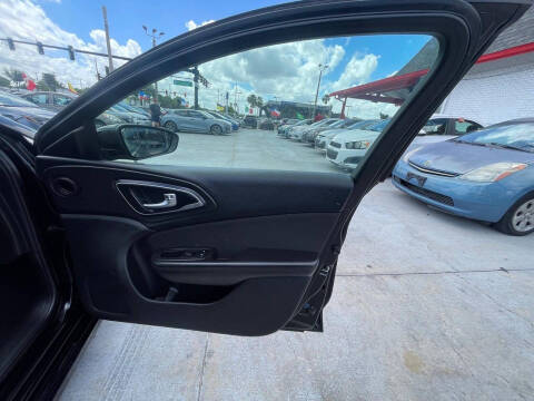 2016 Chrysler 200 Limited