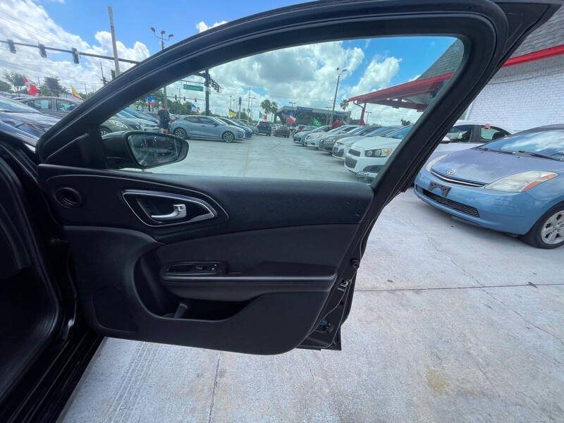 2016 Chrysler 200 Limited