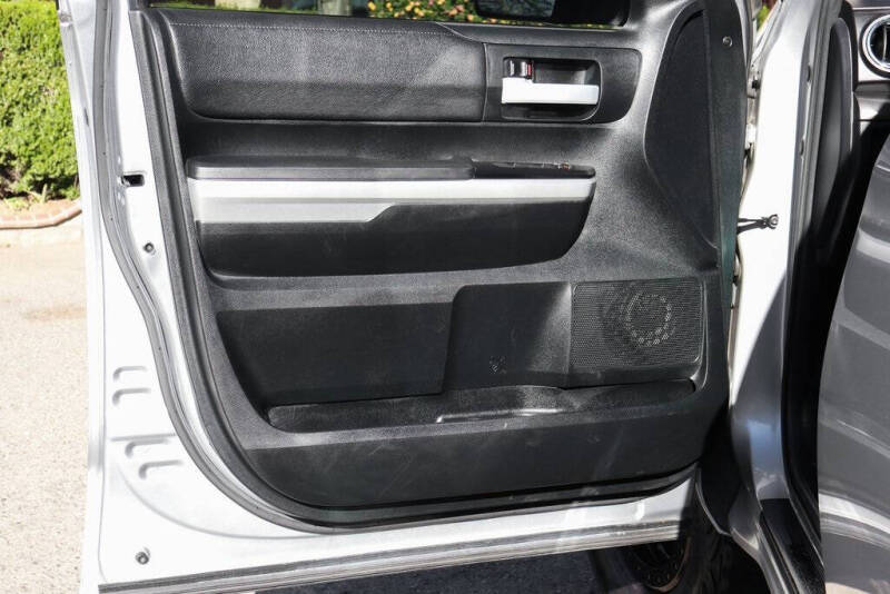 2017 Toyota Tundra SR5