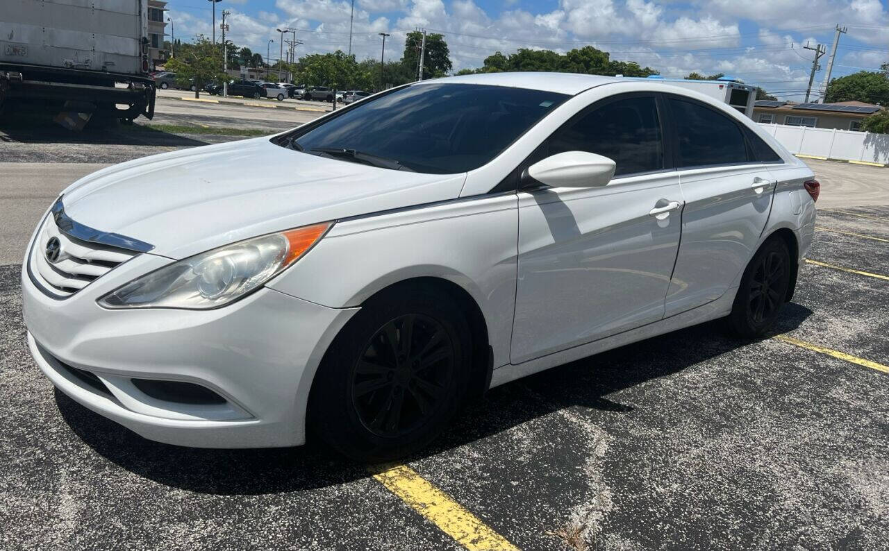 2012 Hyundai Sonata  - $9,500