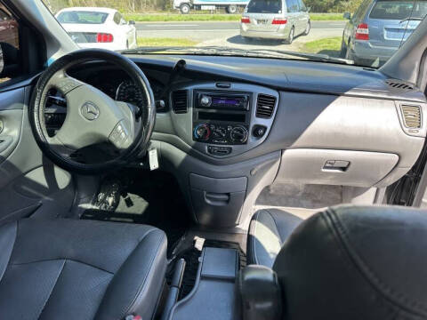 2005 Mazda MPV