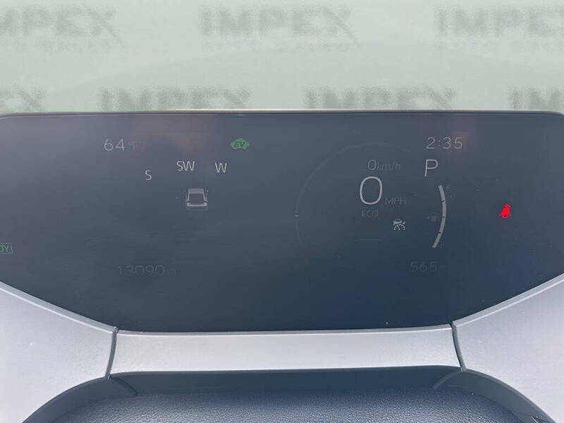 2025 Toyota Prius LE