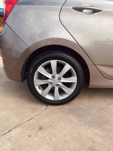 2012 Hyundai Accent SE