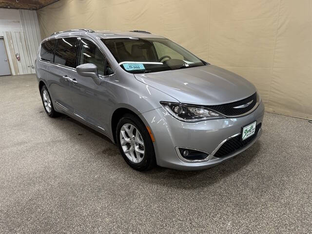 2017 Chrysler Pacifica Touring-L Plus's photo