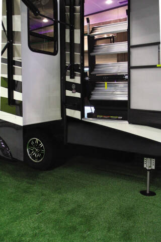 2023 Lippert Soild Step