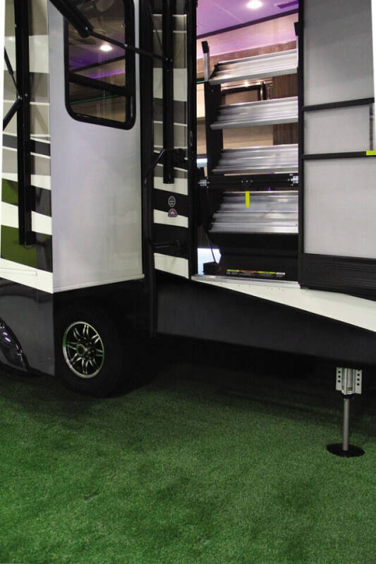 2023 Lippert Soild Step