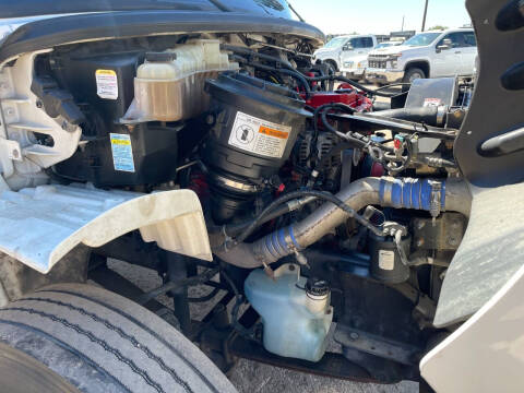 2013 Freightliner Business class M2