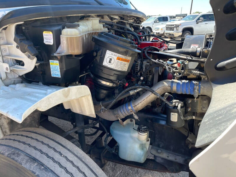 2013 Freightliner Business class M2