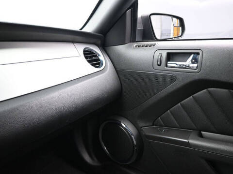 2011 Ford Mustang V6