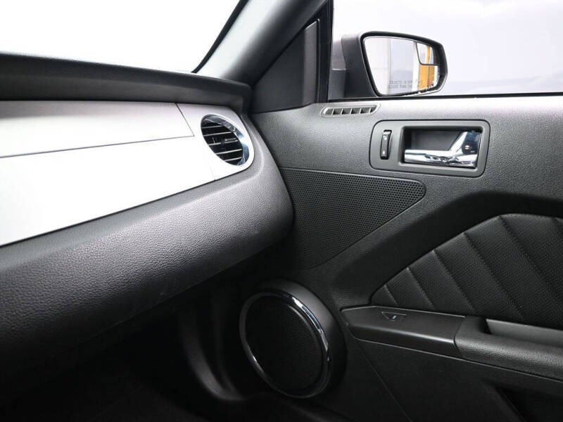 2011 Ford Mustang V6