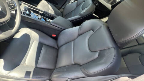 2024 Volvo XC60 B5 Core Dark Theme