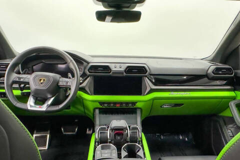 2025 Lamborghini Urus SE