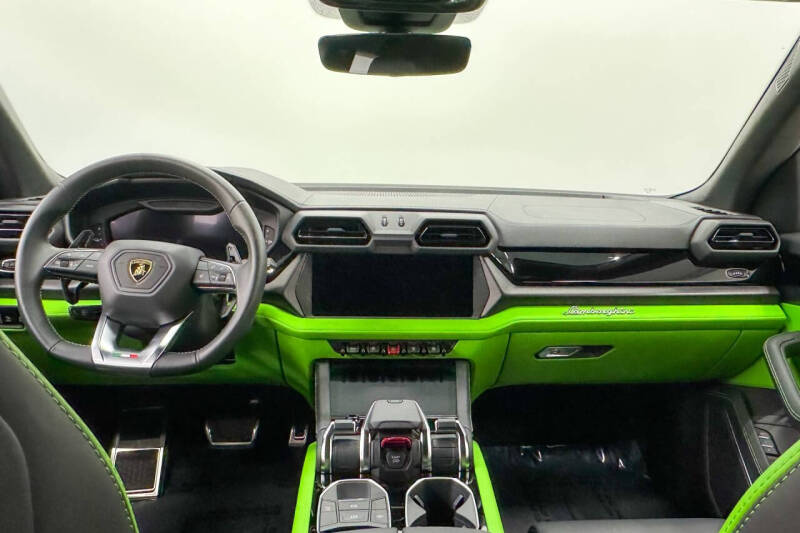 2025 Lamborghini Urus SE
