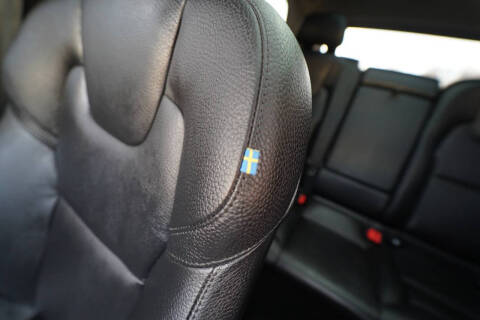 2025 Volvo XC60 B5 Plus Dark Theme