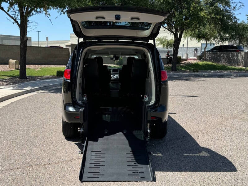 2024 Chrysler Voyager LX