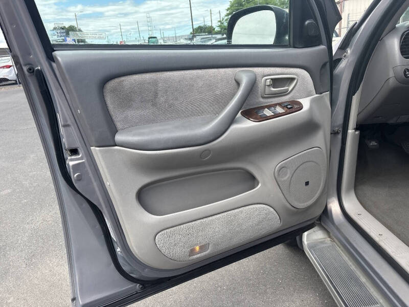 2002 Toyota Sequoia SR5