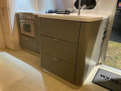 2018 Airstream GLOBETROTTER -