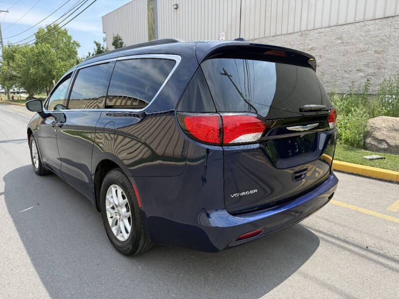 2020 Chrysler Voyager LXi