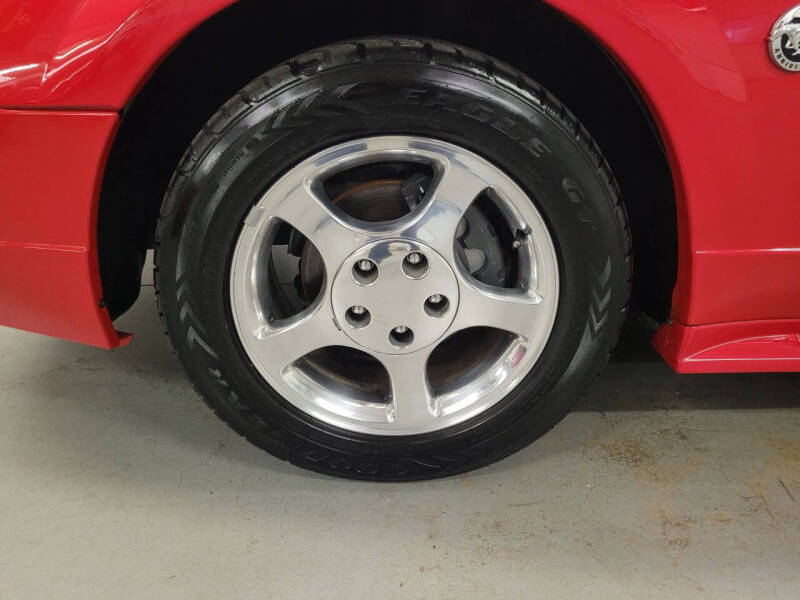 2004 Ford Mustang Deluxe