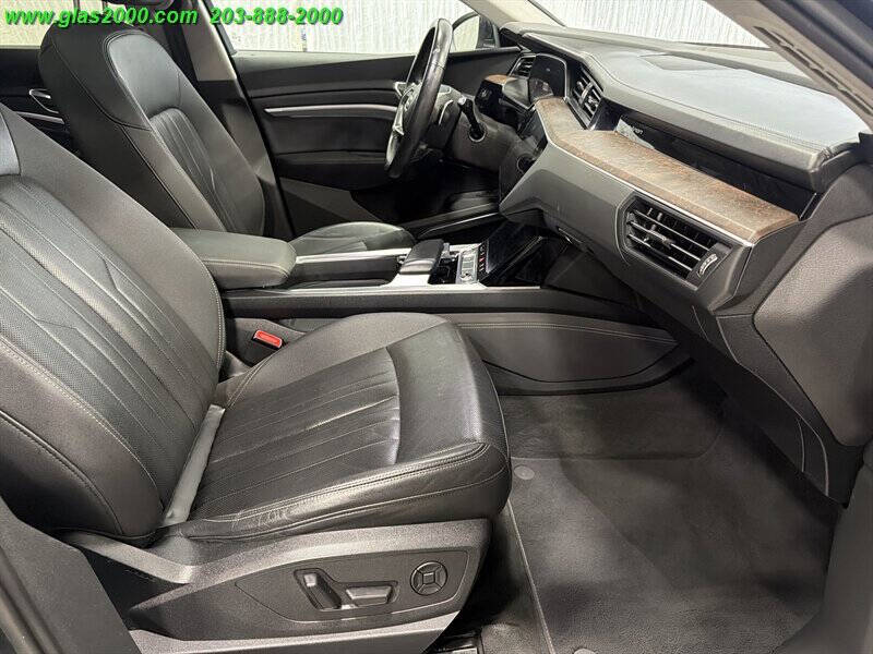 2019 Audi e-tron quattro Premium Plus