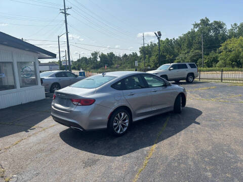 2016 Chrysler 200 S