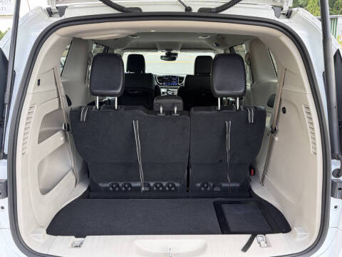 2022 Chrysler Pacifica Touring L