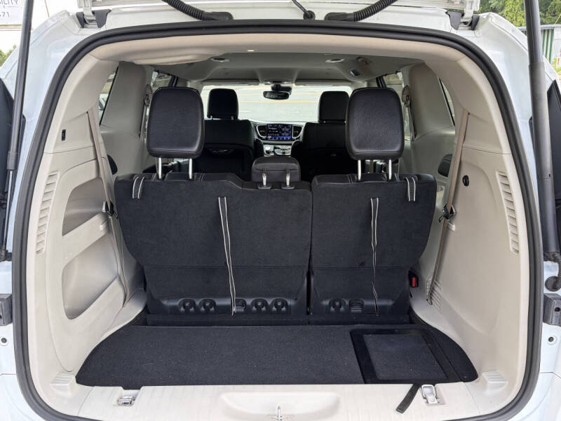 2022 Chrysler Pacifica Touring L