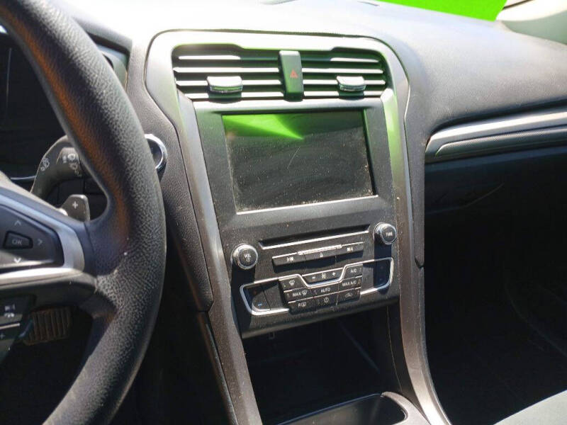 2017 Ford Fusion SE