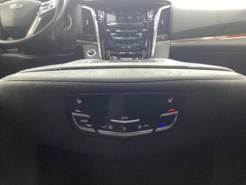 2017 Cadillac Escalade Luxury