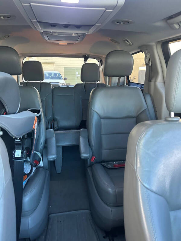 2014 Volkswagen Routan SEL Premium