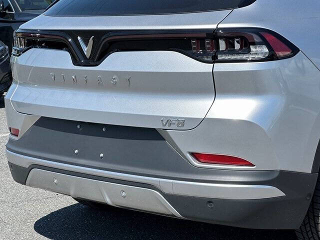 2025 VinFast VF8 Eco