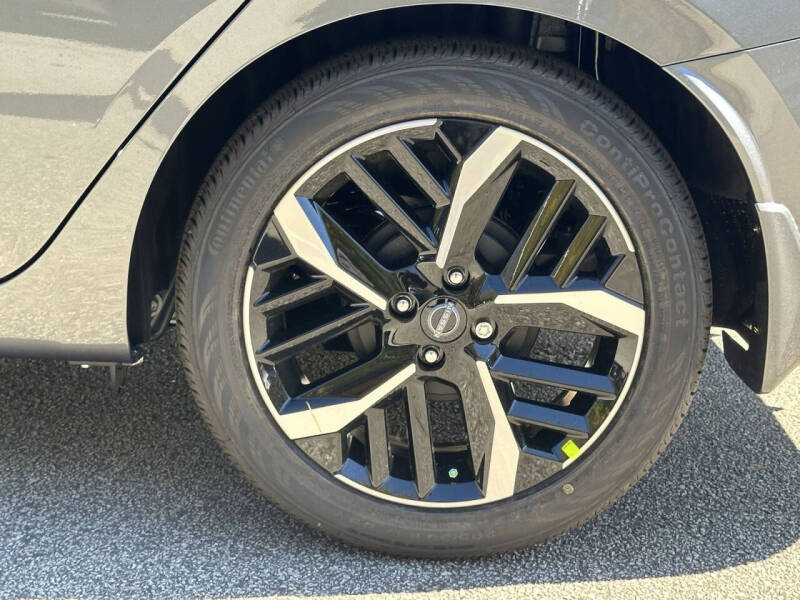 2025 Nissan Versa SR