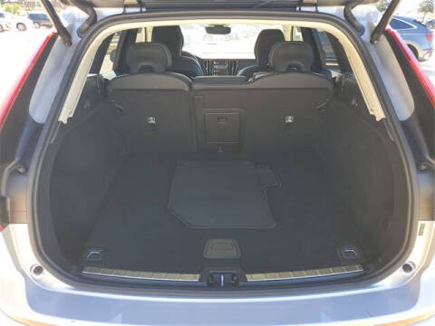 2025 Volvo XC60 B5 Plus Dark Theme