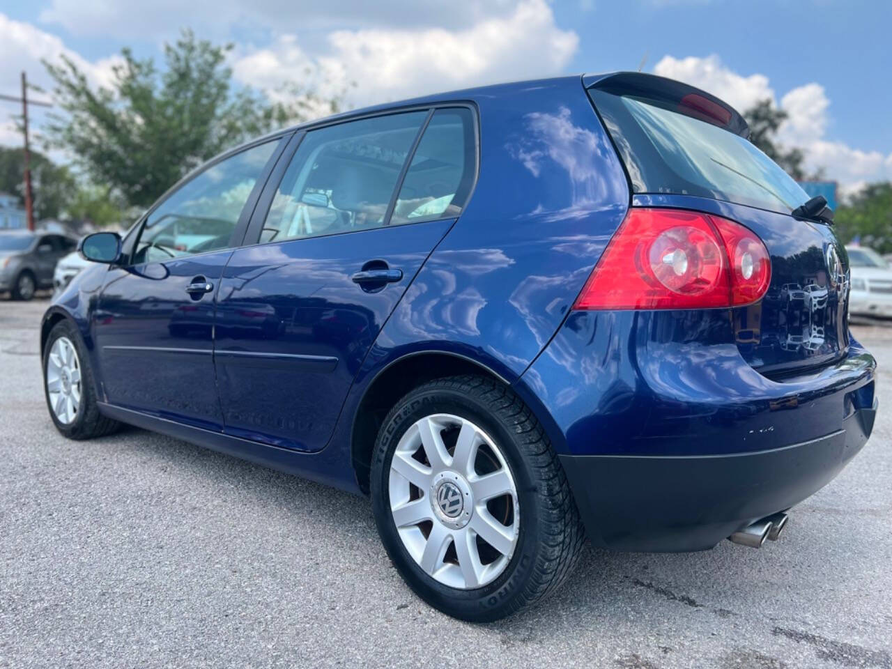 2007 Volkswagen Rabbit for sale at J-R Auto Sales LLC in Houston, TX