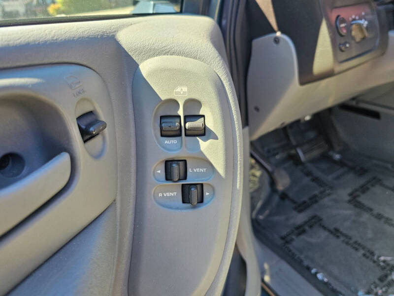 2005 Dodge Grand Caravan SXT