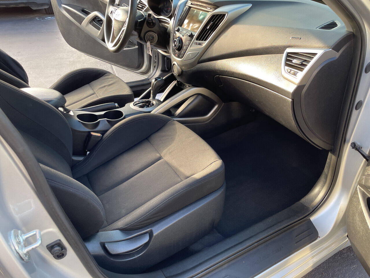 2015 Hyundai Veloster  - $9,900