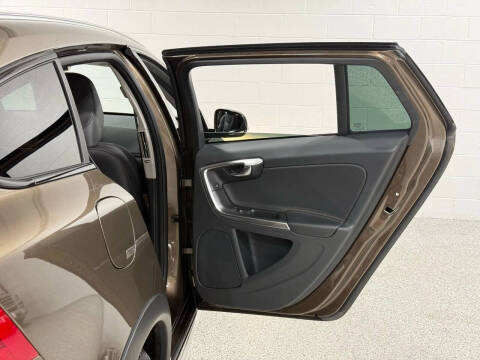 2016 Volvo V60 Cross Country T5