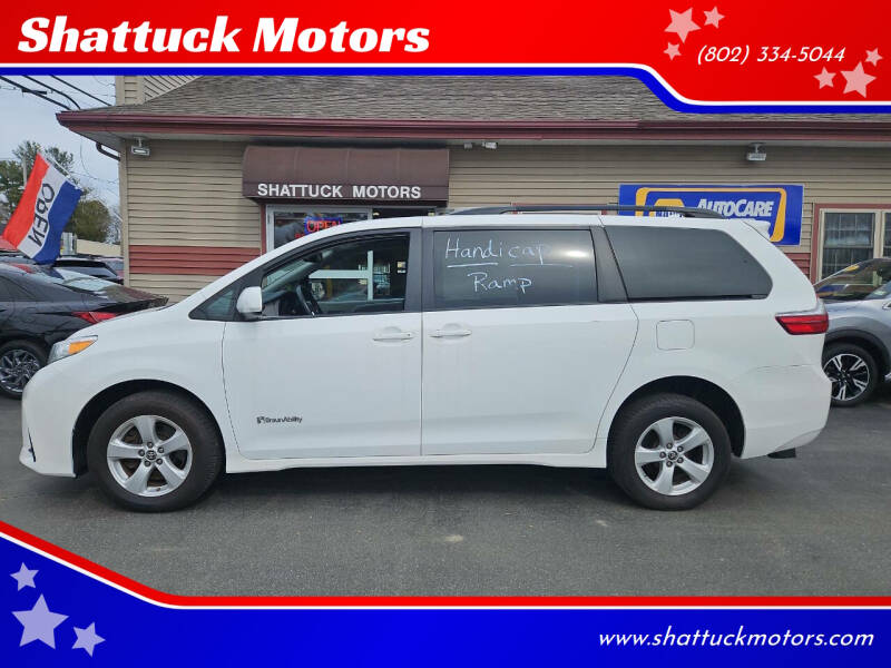 2020 Toyota Sienna LE's photo