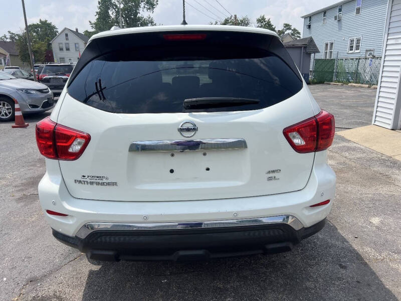 2017 Nissan Pathfinder SL