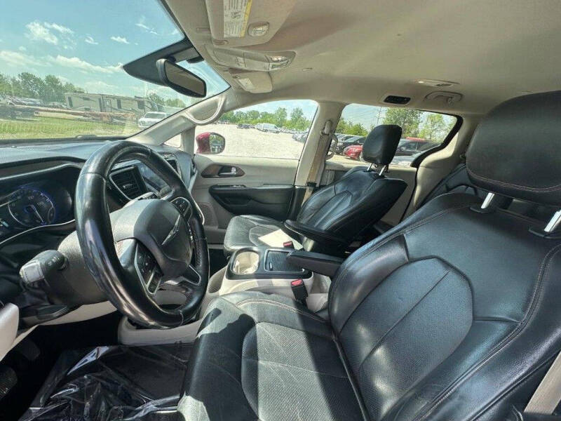 2017 Chrysler Pacifica Touring-L Plus