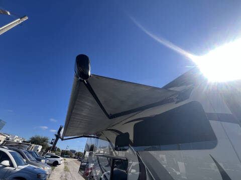 2019 Thor Motor Coach Hurricane