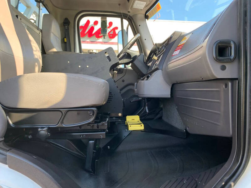 2014 Freightliner M2 106