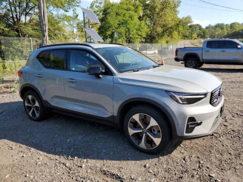 2024 Volvo XC40 B5 Plus Dark Theme