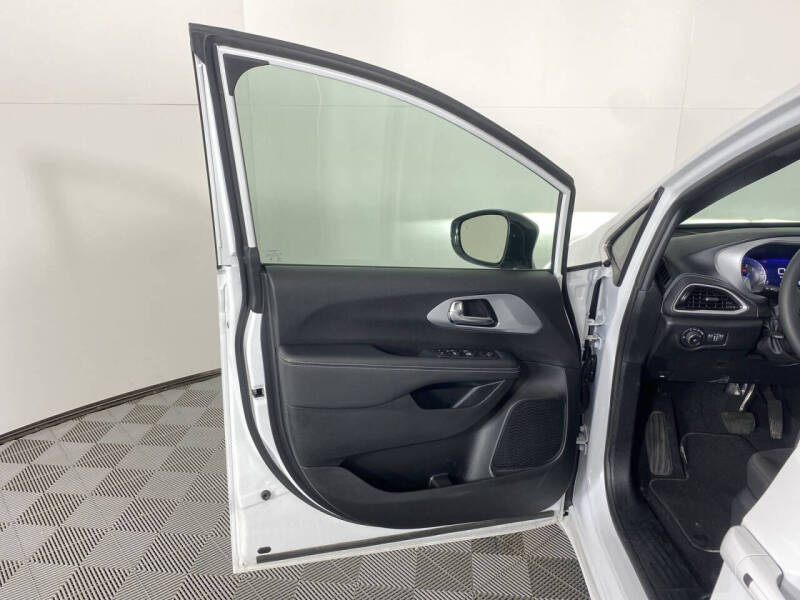 2024 Chrysler Pacifica Touring